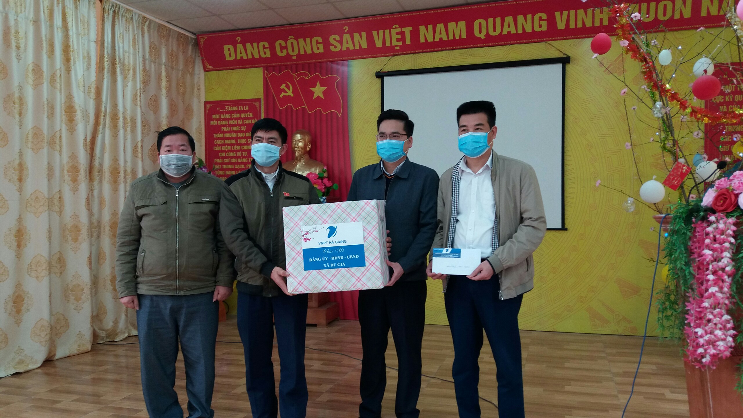 Viễn thông Hà Giang chúc Tết tại xã Du Già Viễn thông Hà Giang chúc Tết tại xã Du Già